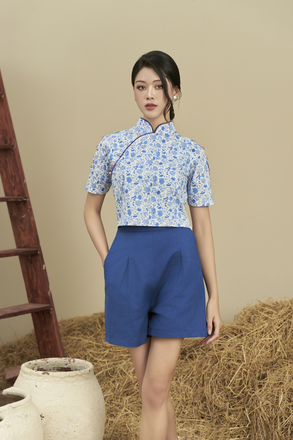 Crop Top with Buttoned-Sleeves
