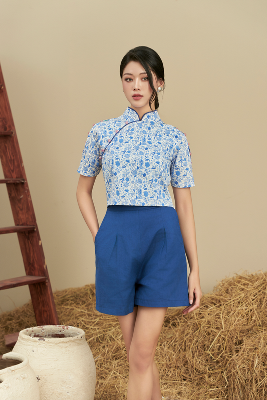 Crop Top with Buttoned-Sleeves